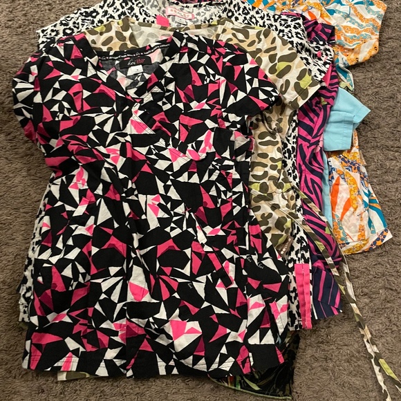 Koi scrub tops - Picture 1 of 1